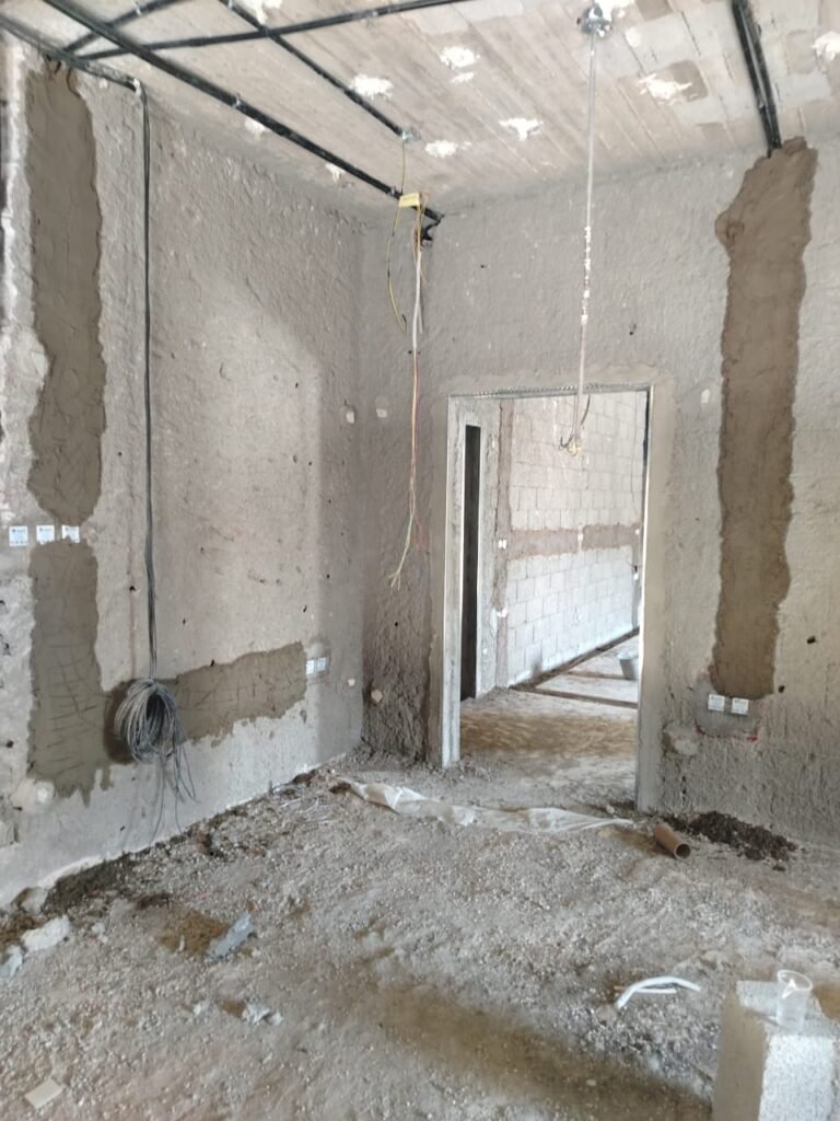 ترميم جدران متهالكة